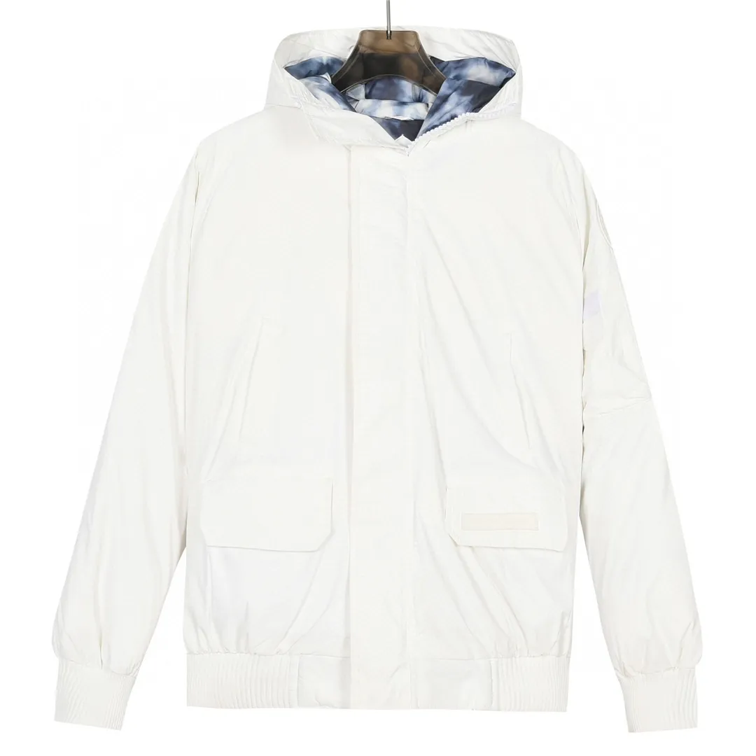 P860 Big Goose 01 Glacial White Label Down Jacket Canada Goose Canada Goose FW21 Chilliwack Series Glacial Haze White Label 01 Pilot Solid Color Hooded Down Jacket Down Jacket Winter Unisex Description: The Chilliwack bomber jacket was originally designed for pilots in uninhabited areas in northern Canada. It is durable, warm and easy to move, which can meet the needs of pilots working in the Arctic waterways. Chilliwack's iconic style remains popular and is a popular jacket from Canada Goose. The Northern Lights capsule collection is reimagined in rich hues inspired by the stunning colors of Canada's north. The Glacial Haze capsule series is improved with an eye-catching and layered color series, giving people the feeling of being caught in the mist around icebergs and glaciers. Material list: 1⃣ Original custom-made double plain 9500-100% nylon nylon fabric 2⃣ Original YKK zipper, not a sub-factory product 3⃣ National standard 80% widely inspected white duck down, (ZP uses 80% white duck down/everything that boasts 90% is fake) Material analysis characteristics: 1⃣ Original factory/9500-100% nylon100% nylon Lurex yarn is actually 100% nylon. Nowadays, there are few pure ones. Most of them are mixed with cotton or polyester. Our top-quality original version is developed in accordance with ZP and uses the same material. 2⃣ As we all know, the original version uses 80% white duck down. The fill power refers to the cubic inches of volume occupied by each ounce (30 grams) of down under certain conditions. If one ounce of down occupies 500 cubic inches, the fill power of the down is 500. So we can simply understand it as: fill power is the volume of down, and the volume of down is fill power. The higher the fill power of down, it means that under the same filling amount, down can fix a larger volume of air layer to keep warm and insulate, so the warmth retention of down is better. Summary: Note: In order to maximize profits during the production process, some businesses add toxic waste silk, 50 velvet, hand-feel velvet, etc. to clothes! But on the outside of the clothes, good fabrics are used. It is said to be 90% white duck down at purchasing agent level, or even more exaggeratedly said to be 90% white goose down, to fool the layman! (You can consult the official Big Goose. All authentic styles are made of white duck down.) I will also teach you a more practical trick: buy an authentic product from Tmall, and at the same time buy a piece of clothing from a merchant you trust, and come back to compare the details. (Tmall offers 7-day no-reason returns and S+ offers 15-day no-reason returns without affecting secondary sales.) ⚠️ Remember, you get what you pay for! Don't be greedy for small gains, or you will suffer big losses! Every customer is welcome to ask questions and we will continue to improve product quality and service! Product color: black, white, dawn blue, mood blue Size: S, M, L, XL, XXL